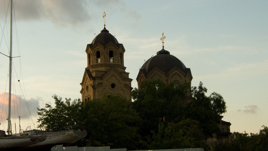 На закате дня.