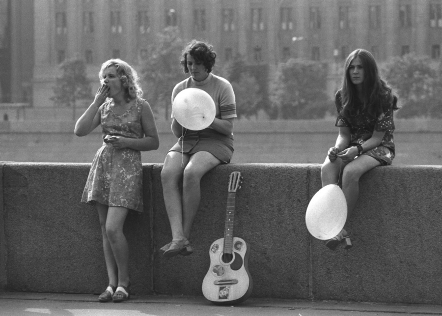 001 Каждой девушке счастья хочется... Москва 70-е.
