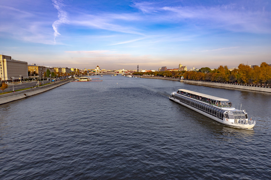 У парка Горького