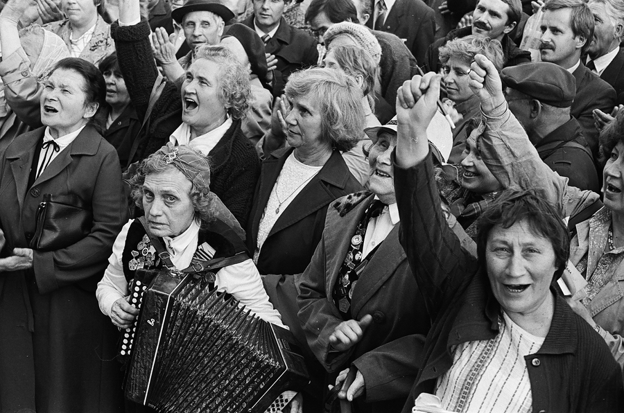 Митинг на Дворцовой площади против переименования города Ленинграда. 11 июня 1991 года