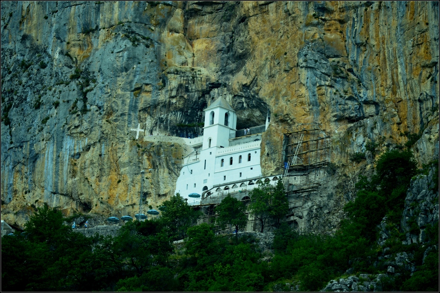 Церковь в скале
