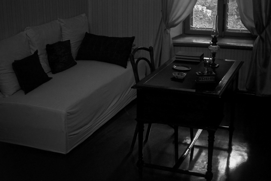 Антон Павлович  вышел  на минутку...