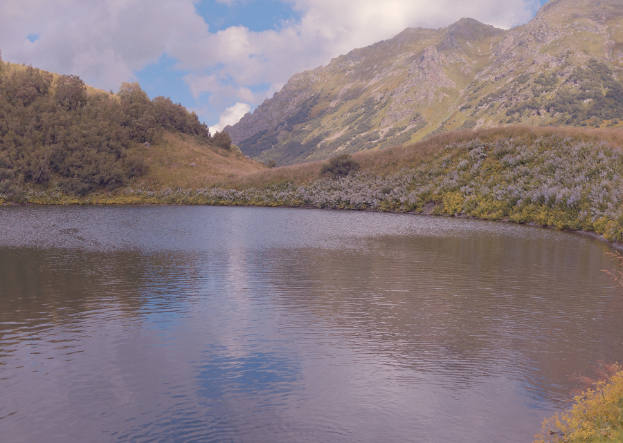 горное озеро