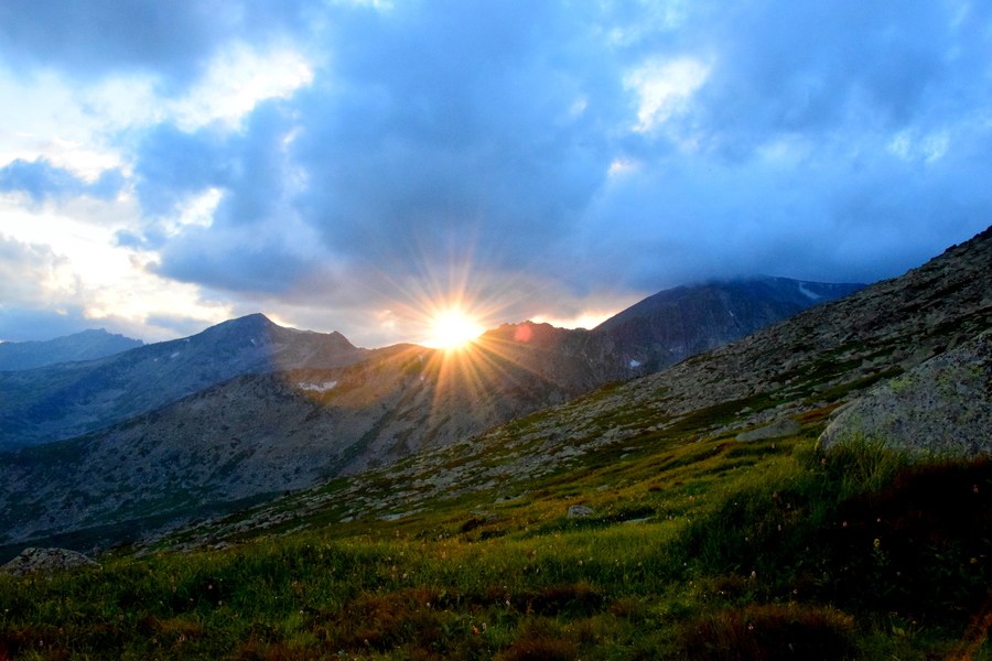 Самая красивая страна. Пейзаж_солнце на горах