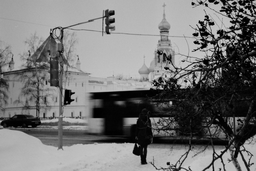 Девушка...  Автобус..Кремль...