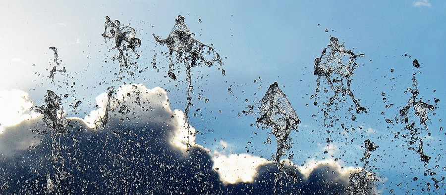 Брызги фонтана на излете