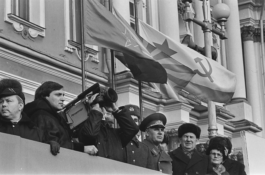 Александр Невзоров. Митинг на Дворцовой площади против развала Союза в защиту армии. 23 февраля 1991 года