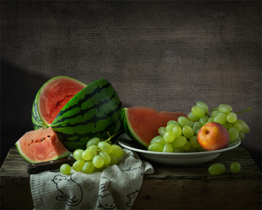 Арбузно-виноградный натюрморт...