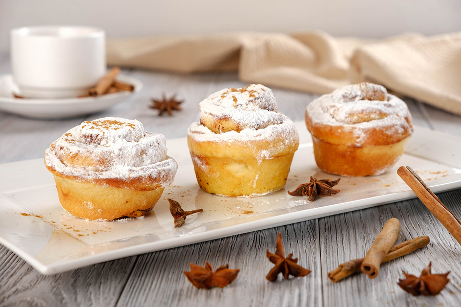 Cinnamon rolls with powdered sugar.