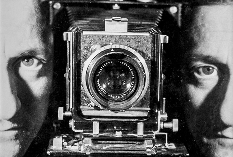 Эрвин Блюменфельд
Сесил Битон, фотограф. 1946.
Частичная соляризация